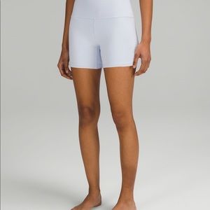 lululemon align high rise 4” shorts in Blissful Blue